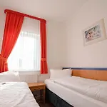فندق Duenenschloss 3*