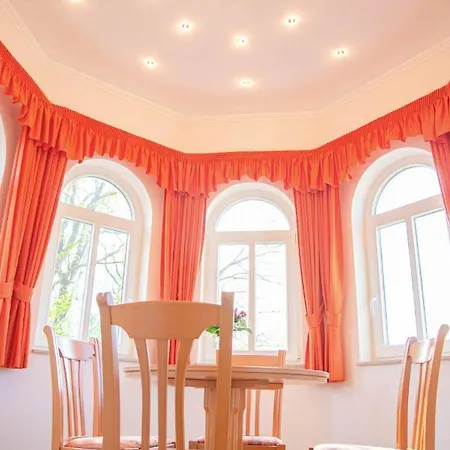 Duenenschloss Hotel 3*